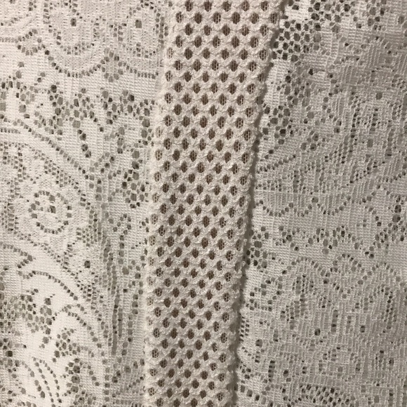 BCBGMAXAZRIA  ivory sheer lace top. Size S - Picture 3 of 4